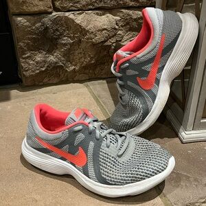 Girl’s Nike Revolution 4 Gray & Pink Running Shoe, Size 4Y